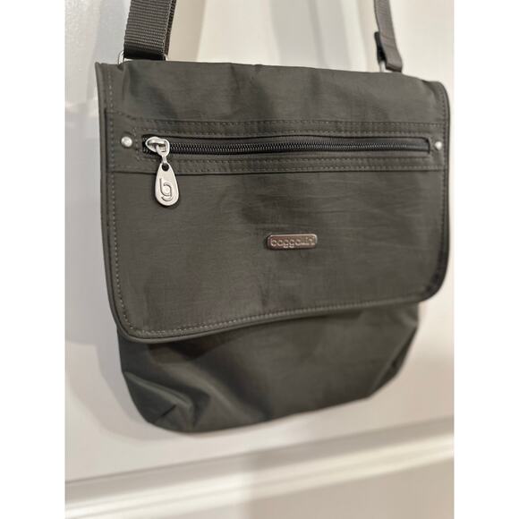 Baggallini NWOT Flap 2 It Large Lightweight Nylon Gray Crossbody Bag - Picture 8 of 15
